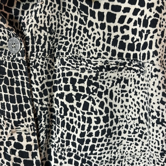 Chico’s vintage animal print utility jacket in size 2. EUC - Picture 5 of 8